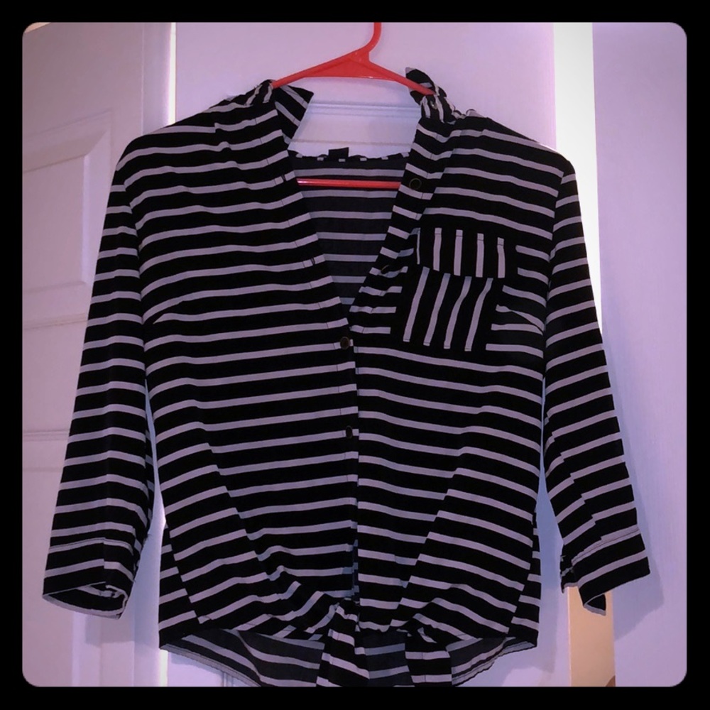 Forever 21 size small tie front blouse